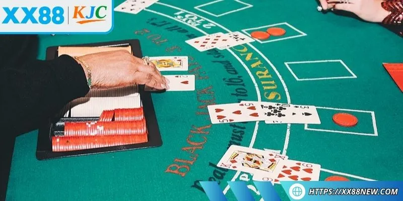 Hội viên được chia 2 quân và bắt đầu chiến thuật