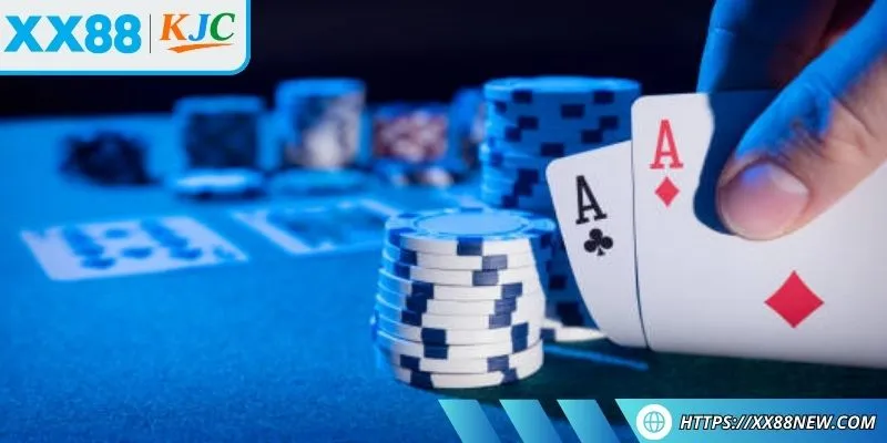 Luật chơi xì tố kết hợp chiến lược và tính toán nhanh