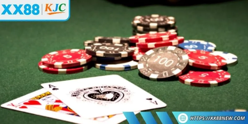 Quan sát đối thủ hành động để lựa chọn tố hợp lý